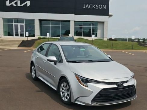 Used 2024 Toyota Corolla LE FWD image 1