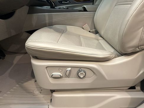 Used 2024 Cadillac Escalade Sport Platinum AWD/4WD image 11