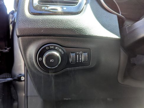 Used 2017 Jeep Compass Limited image 16