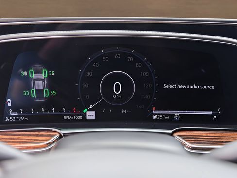 Used 2021 Cadillac Escalade Luxury AWD/4WD image 11