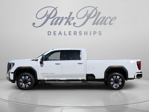 Used 2024 GMC Sierra 3500 Denali AWD/4WD image 2