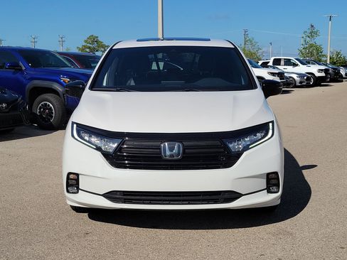 Used 2023 Honda Odyssey Sport image 2