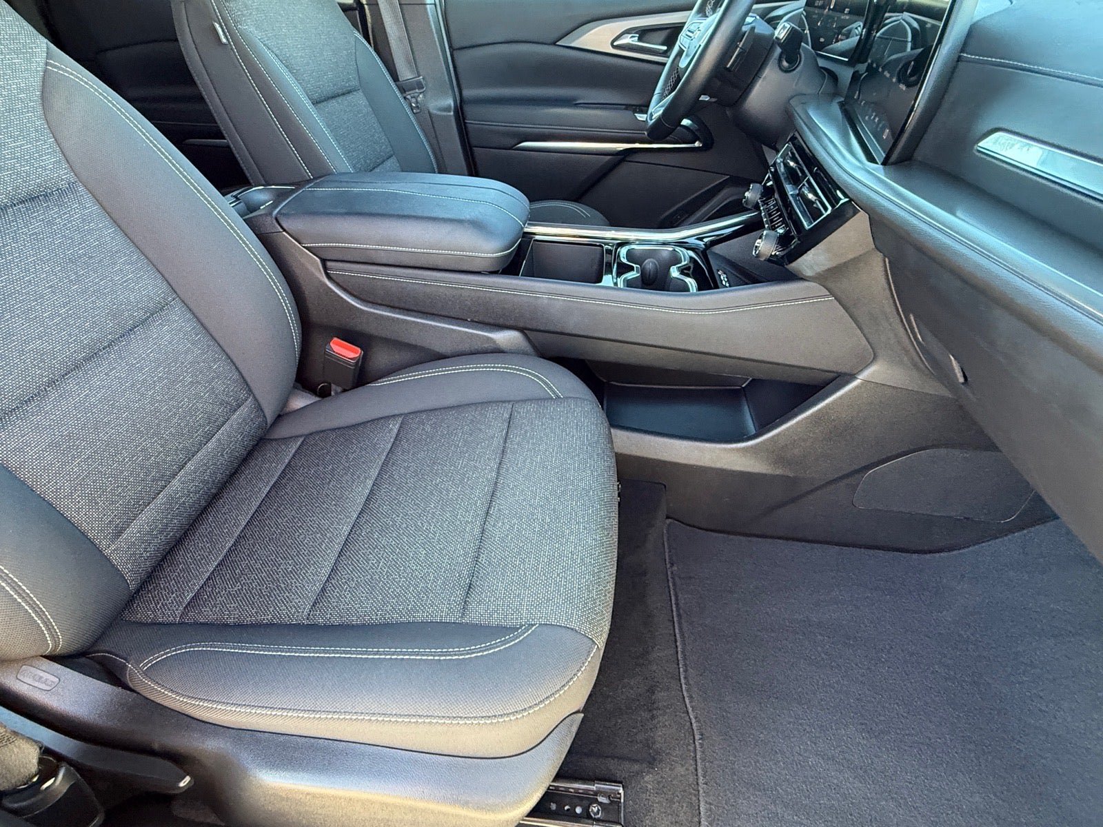 Used 2026 Chevrolet Traverse LT FWD image 10