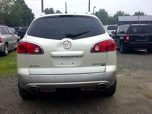 Used 2008 Buick Enclave CXL w/ Entertainment Package #3 image 4