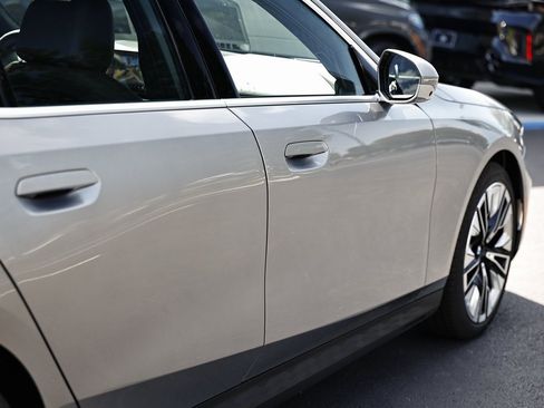 Used 2026 BMW 530i w/ Premium Package image 6