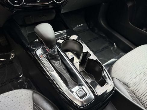 Certified 2025 Chevrolet Trax LT FWD image 18