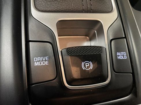 Used 2023 Kia Carnival LX image 29