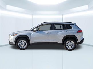 Used 2022 Toyota Corolla Cross LE video 2
