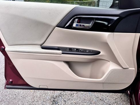 Used 2017 Honda Accord LX image 10