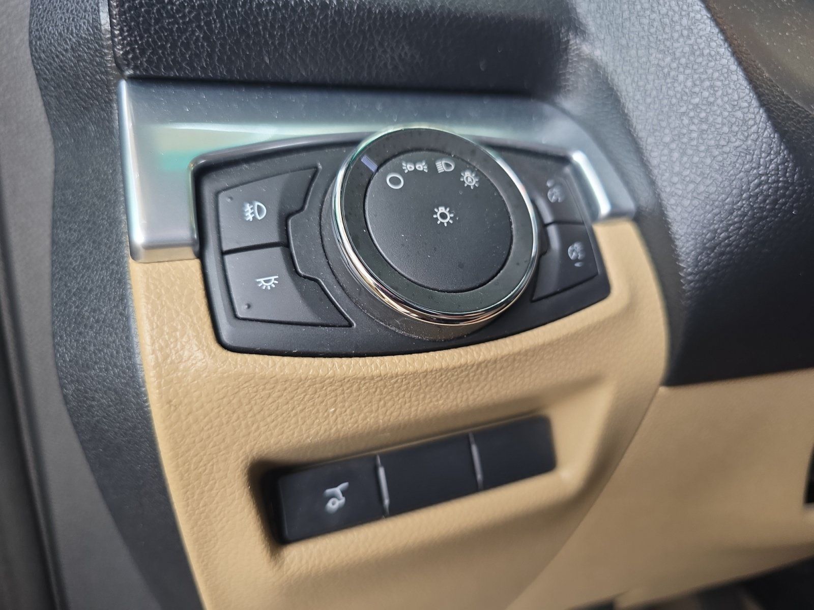Used 2017 Ford Explorer Limited FWD image 25