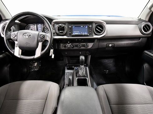 Used 2017 Toyota Tacoma SR5 image 3