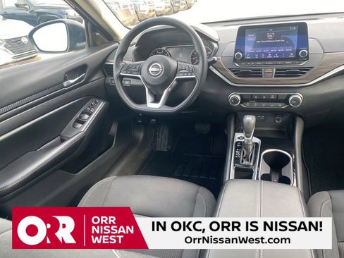 Used 2024 Nissan Altima 2.5 SV image 21