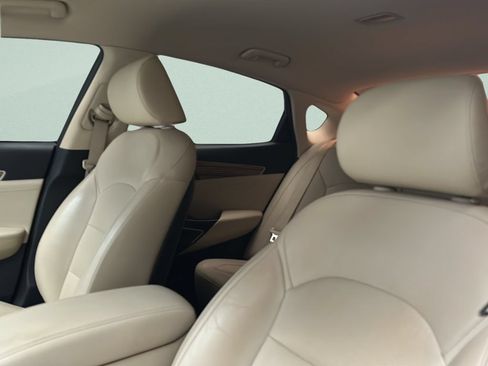 Used 2017 Kia Cadenza Premium FWD image 12