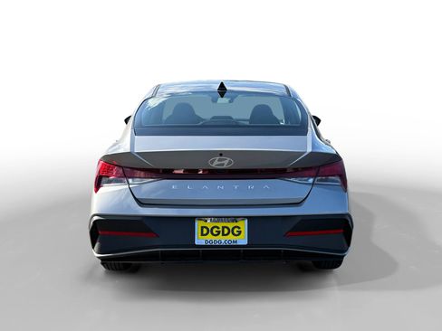New 2026 Hyundai Elantra SE image 4