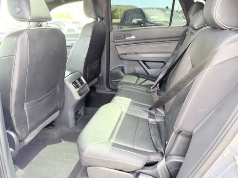 Used 2021 Volkswagen Atlas Cross Sport SE w/ Panoramic Sunroof Package FWD image 16