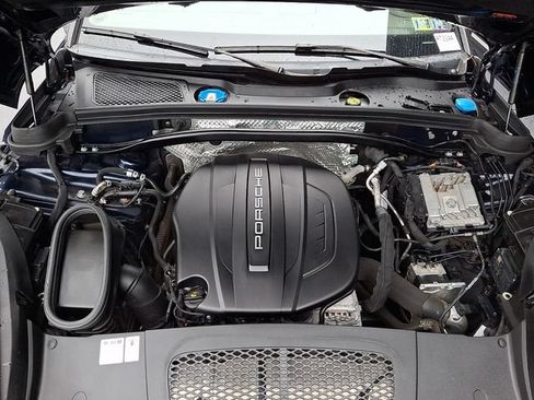 Certified 2019 Porsche Macan AWD/4WD image 32