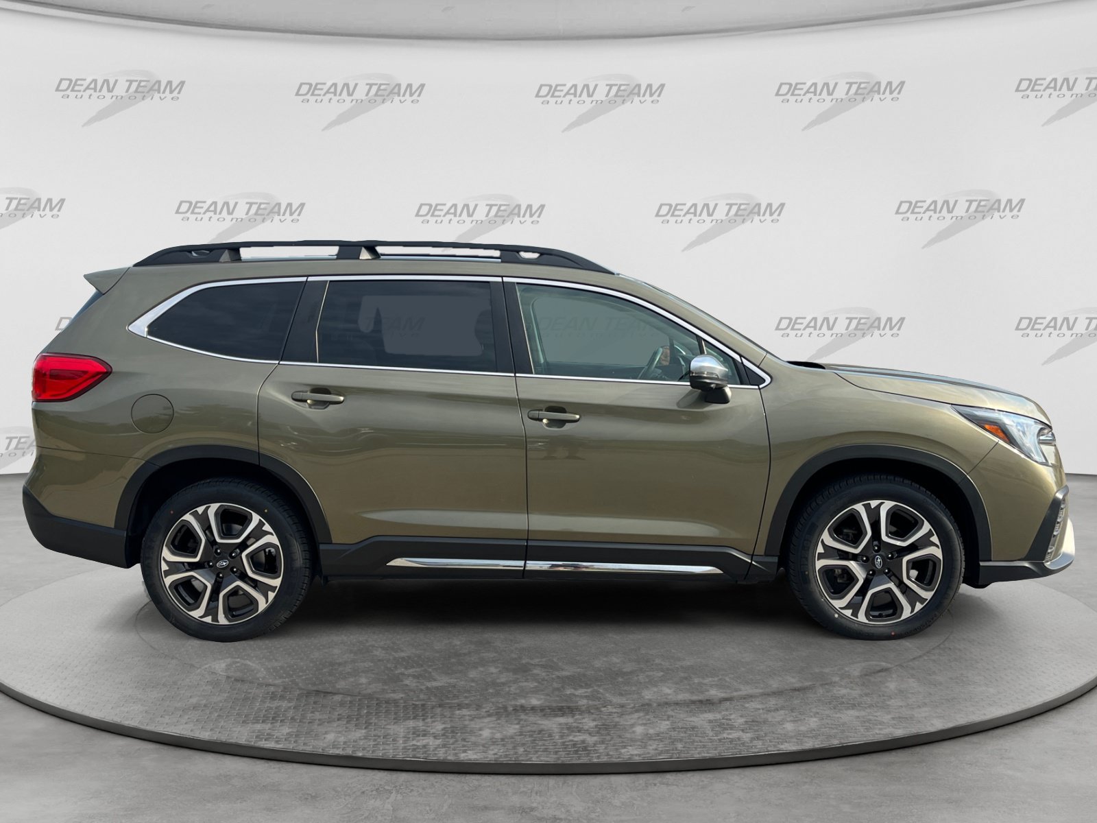 Used 2023 Subaru Ascent Limited w/ Technology Package AWD/4WD image 9