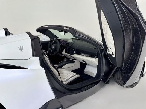 Used 2023 Maserati MC20 Spyder RWD image 28