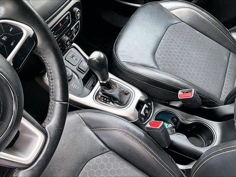 Used 2019 Jeep Compass Latitude w/ Cold Weather Group AWD/4WD image 18