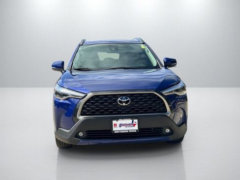 Used 2022 Toyota Corolla Cross XLE w/ Convenience Package FWD image 2