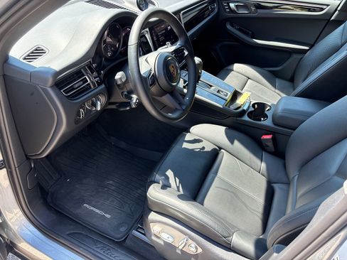 Certified 2025 Porsche Macan AWD/4WD image 14