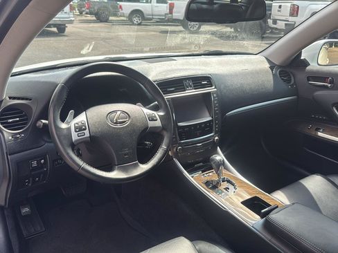 Used 2014 Lexus IS 250C w/ Luxury Package RWD image 3