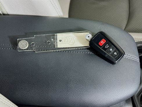 Used 2021 Toyota RAV4 XLE Premium FWD image 33
