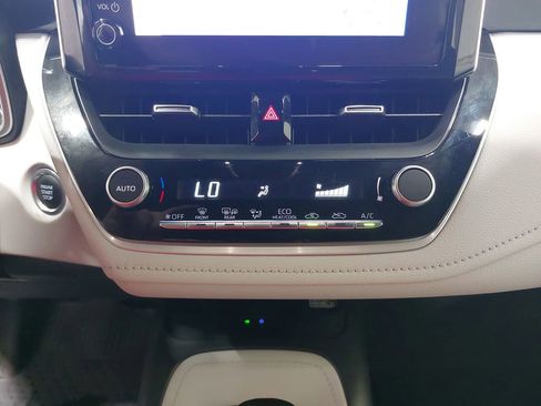 Used 2024 Toyota Corolla SE w/ SE Package image 20