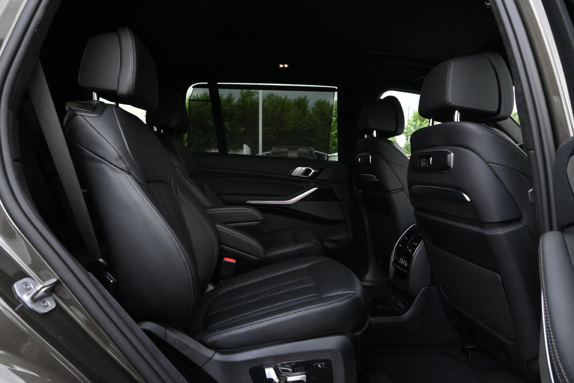 Used 2025 BMW X7 M60i AWD/4WD image 23