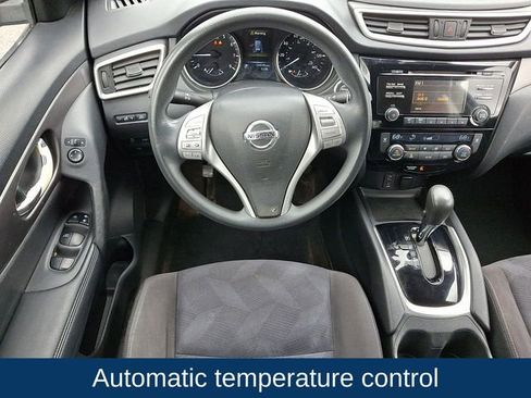 Used 2015 Nissan Rogue SV image 3