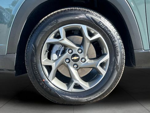 Used 2025 Chevrolet Trax LT FWD image 24