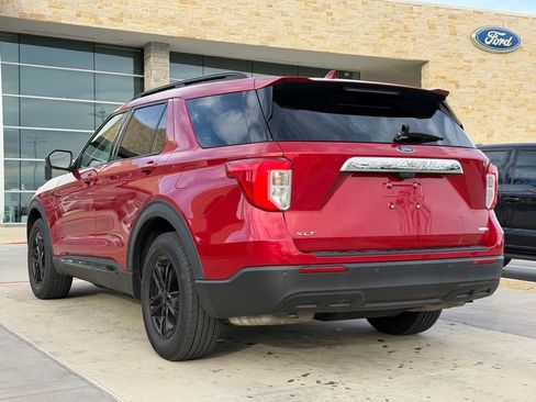 Used 2020 Ford Explorer XLT image 10