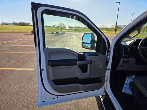 Used 2019 Ford F150 XLT w/ Trailer Tow Package image 4