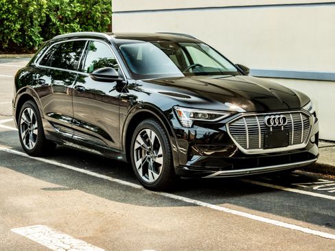 Used 2021 Audi e-tron Premium AWD/4WD image 10