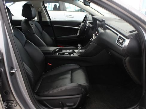 Used 2025 Genesis G70 2.5T RWD image 14
