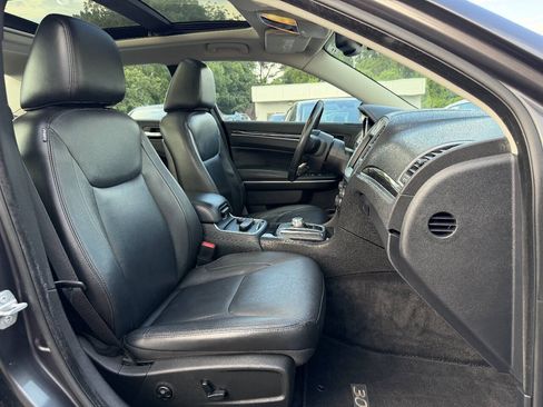 Used 2015 Chrysler 300 Limited w/ 300 Premium Group RWD image 13