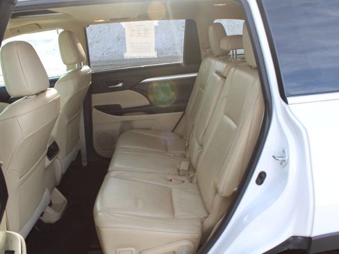 Used 2015 Toyota Highlander XLE image 17