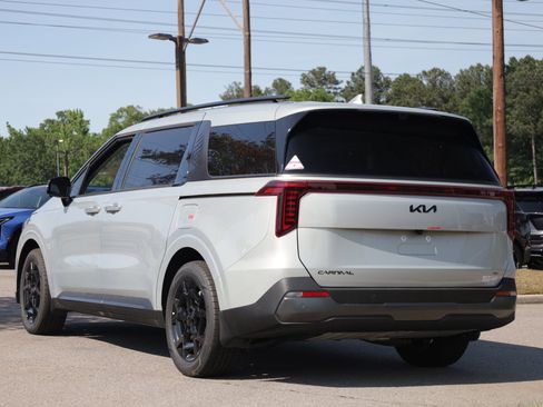 New 2026 Kia Carnival SX Prestige FWD image 3