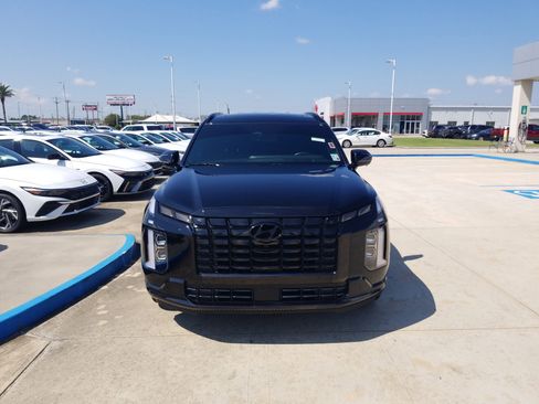 Used 2024 Hyundai Palisade Calligraphy image 2