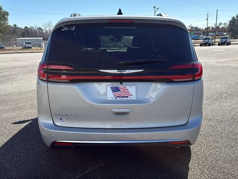 New 2026 Chrysler Pacifica Pinnacle image 7