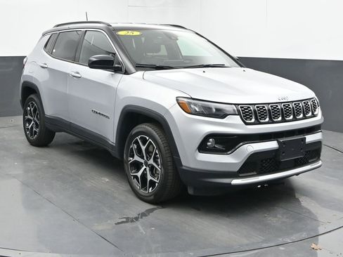 Used 2025 Jeep Compass Limited AWD/4WD image 3