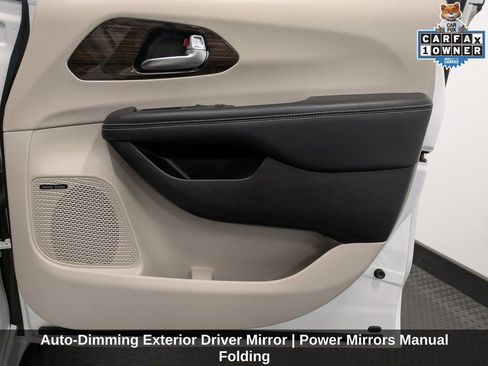 Used 2022 Chrysler Pacifica Limited image 34