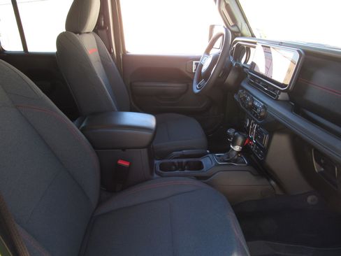 Used 2024 Jeep Wrangler Unlimited Rubicon w/ Technology Group image 8