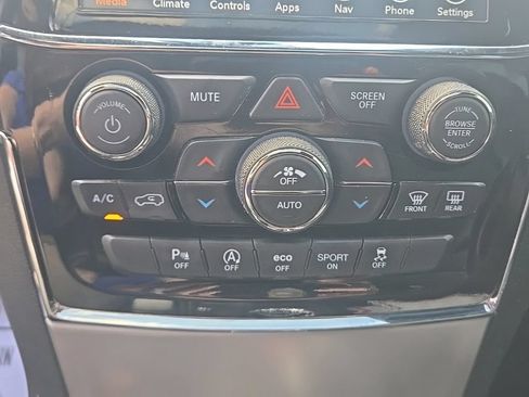 Used 2022 Jeep Grand Cherokee Limited AWD/4WD image 21