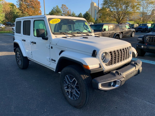 Used 2025 Jeep Wrangler Unlimited Sahara AWD/4WD image 7