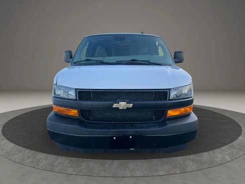 Used 2021 Chevrolet Express 3500 w/ Driver Convenience Package RWD image 2