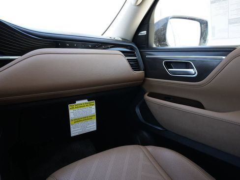 New 2026 INFINITI QX80 Luxe image 8