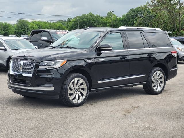 Used 2024 Lincoln Navigator Reserve AWD/4WD image 3