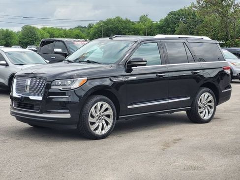 Used 2024 Lincoln Navigator Reserve AWD/4WD image 3
