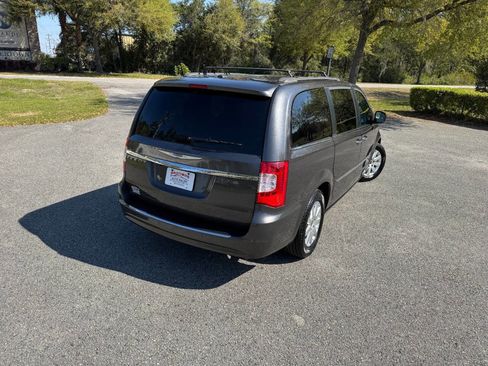 Used 2016 Chrysler Town & Country Touring w/ Driver Convenience Group image 7